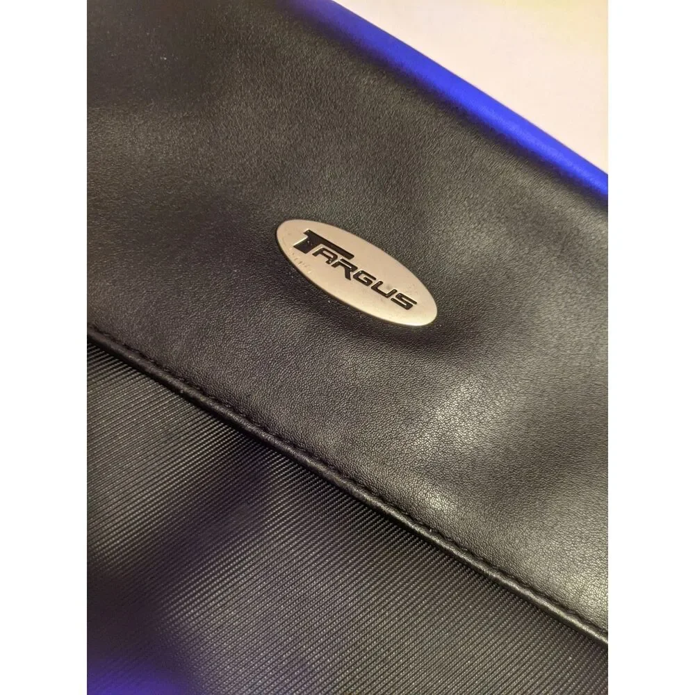 Targus Black Laptop Messenger Bag Briefcase Tech Organizer Shoulder Strap